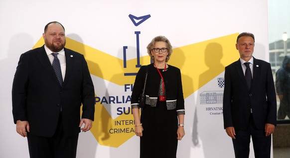 epa10264360 (L-R) Speaker of the Verhovna Rade of Ukraine, Ruslan Stefanchuk, Margareta Cederfelt of OESS and Speaker of the Croatian Parliament, Goran Jandrokovic pose to the media during the First P ...