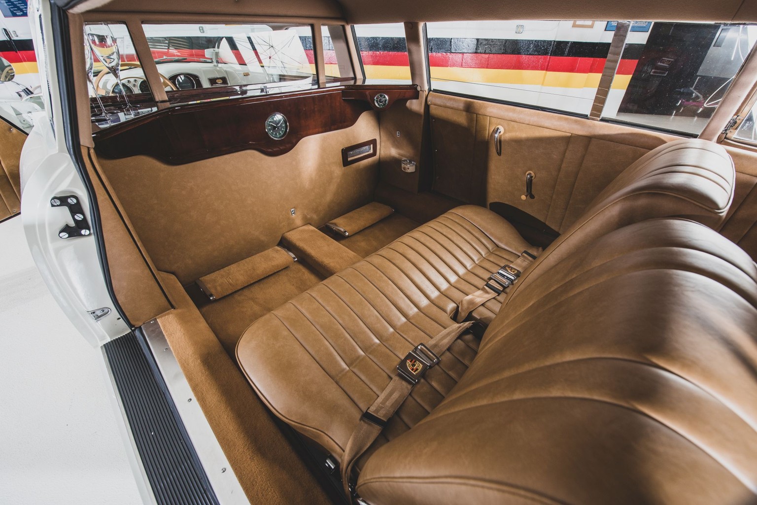 1953 Porsche 356 Limousine Custom
Offered without reserve
RM | Sotheby&#039;s - THE TAJ MA GARAJ COLLECTION 28 SEPTEMBER 2019 auktion 

https://rmsothebys.com/en/auctions/tg19/the-taj-ma-garaj-collect ...