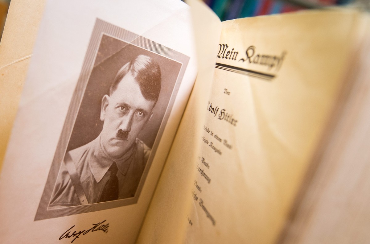 epa05092752 A picture made available on 08 January 2016 shows a copy of the original edition of the book 'Mein Kampf' (lit. My Struggle) written by Nazi leader Adolf Hitler with portrait of  ...