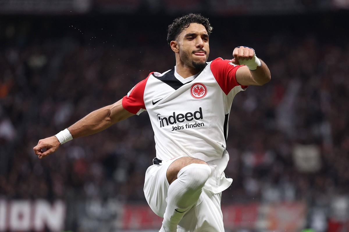 Omar Marmoush Eintracht Frankfurt Torjubel, Goal celebration, celebrate the goal am 02.11.2024 xJFAx 9.Spieltag 1.Bundesliga Eintracht Frankfurt - VFL Bochum 1848 DFL/DFB REGULATIONS PROHIBIT ANY USE  ...