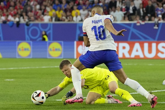 Austria&#039;s goalkeeper Patrick Pentz prevents Kylian Mbappe of France from scoring during a Group D match between Austria and France at the Euro 2024 soccer tournament in Duesseldorf, Germany, Mond ...