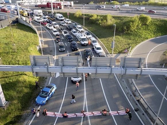 Renovate Switzerland Blockade in Bern