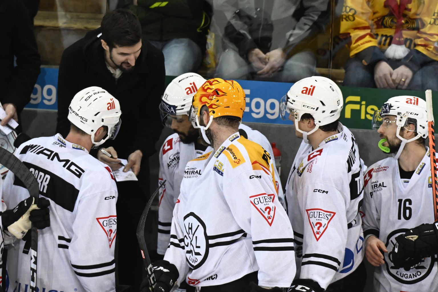 Luganos Head Coach Luca Gianinazzi waehrend dem Qualifikations-Spiel der National League, zwischen den SCL Tigers und dem HC Lugano, am Samstag 7. Januar 2023, im Ilfisstadion in Langnau. (KEYSTONE/Ma ...