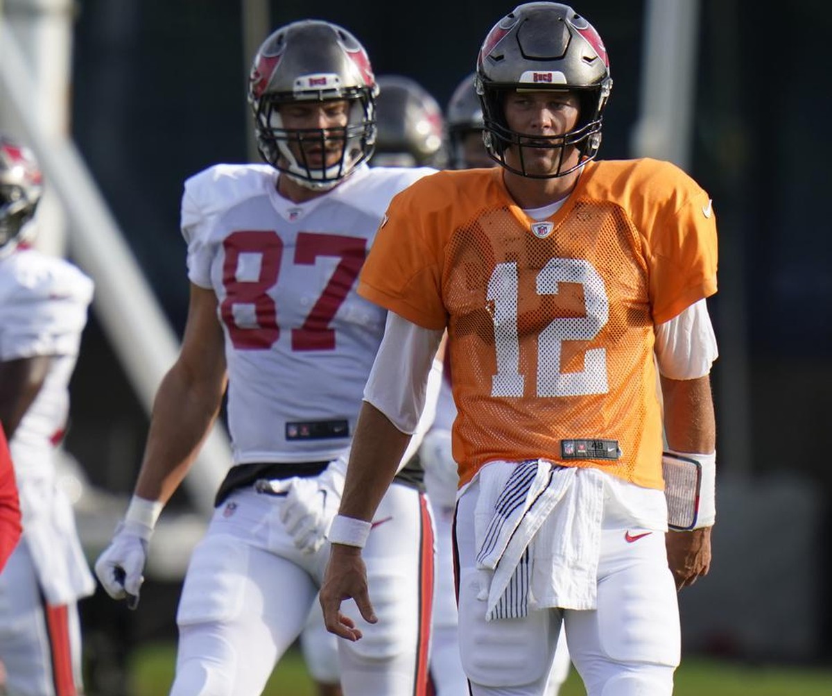 Tampa Bay Buccaneers quarterback Tom Brady (12) and tight end Rob Gronkowski (87) during an NFL football training camp practice Monday, Aug. 17, 2020, in Tampa, Fla. (AP Photo/Chris O'Meara)