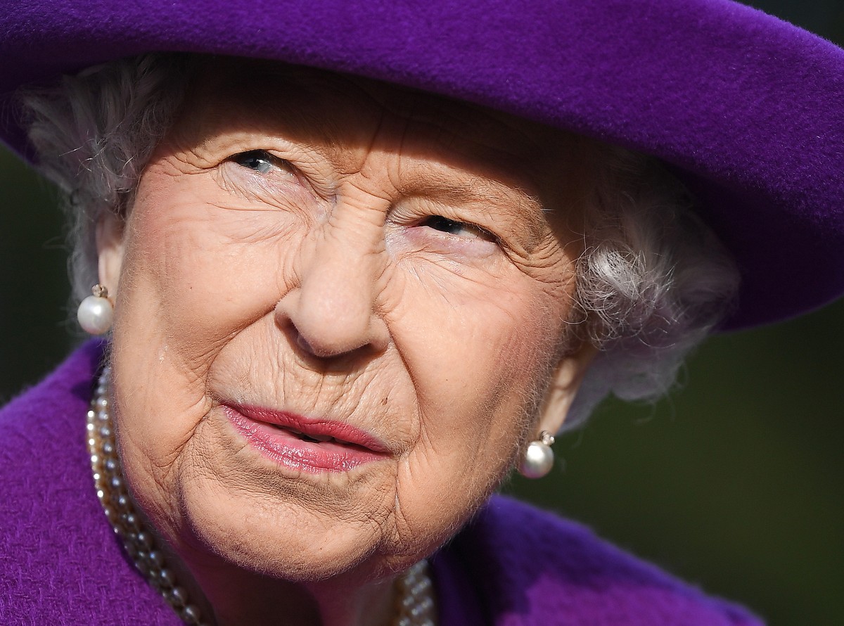 epa07976418 Britain's Queen Elizabeth II visits the Royal British Legion Village in Aylesford, Kent, Britain, 06 November 2019, to celebrate the charity's centenary year. The Royal British L ...