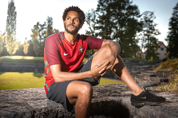 «Ich weiss, das haben die Römer gebaut.» Tyrique Bartlett im Ampitheater von Windisch.