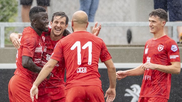 Die Spieler von Vaduz mit Manuel Sutter, 2. von links, feiern das 0:1 beim Challenge League Meisterschaftsspiel zwischen dem SC Kriens und dem FC Vaduz vom Sonntag, 2. August 2020 in Kriens. (KEYSTONE ...