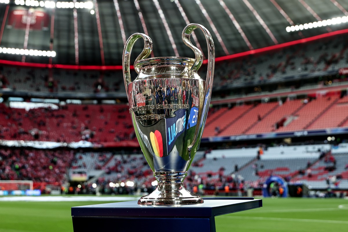 epa12936834 The UEFA Champions League Trophy on display ahead of the UEFA Champions League semi-final, second leg soccer match between Bayern Munich and Paris Saint-German, in Munich, Germany, 06 May  ...