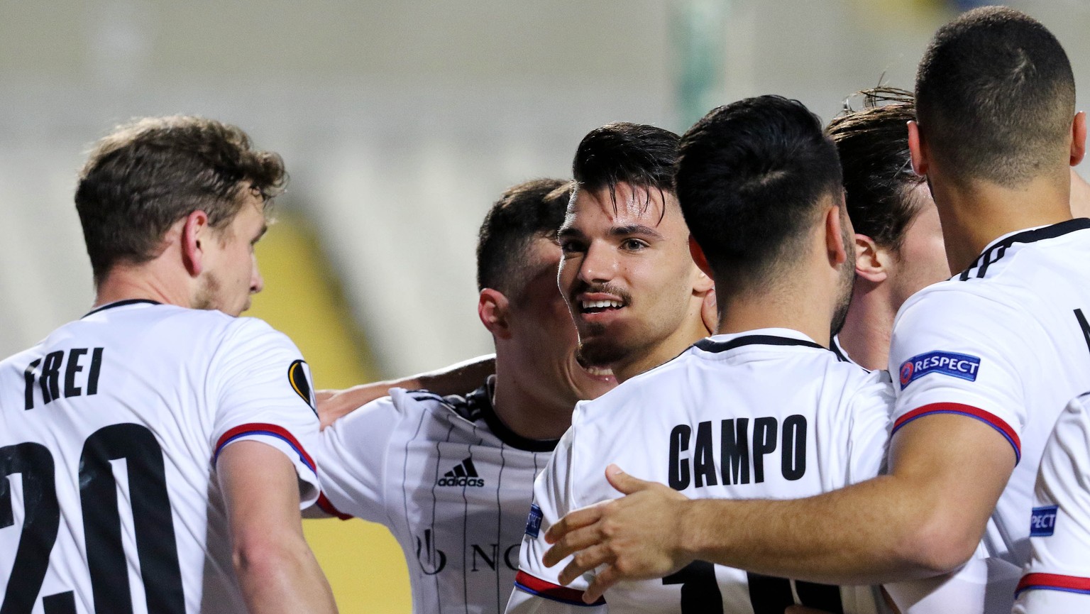 epa08232480 Raoul Petretta (facing) of Basel celebrates with teammates after scoring the opening goal during the UEFA Europa League Round of 32, 1st leg match between APOEL Nicosia and Basel in Nicosi ...