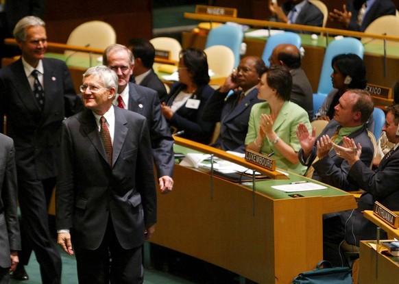 Bundespraesident Kaspar Villiger spricht am Dienstag, 10. September 2002, zur Generalversammlung der Vereinten Nationen in New York, nachdem die Generalversammlung der UNO die Schweiz offiziell als 19 ...