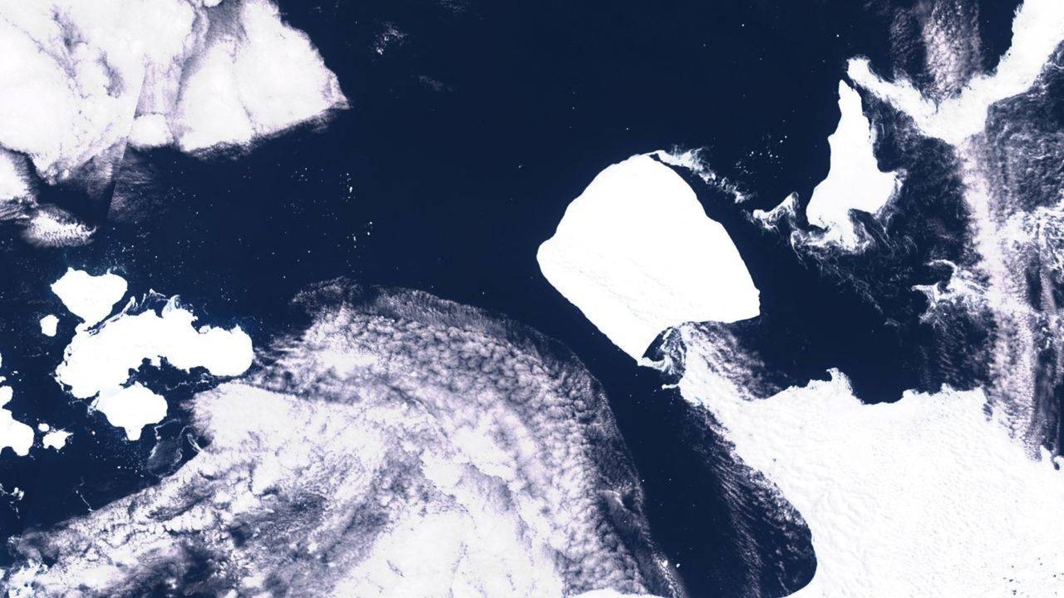 November 25, 2023, Antartica: A satellite image of the world s largest iceberg, named A23a, seen in Antarctica on November 15, 2023. The world s biggest iceberg, more than twice the size of Britain s  ...
