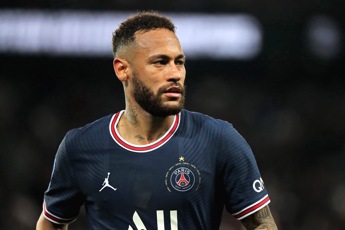 epa09934731 Paris Saint-Germain's Neymar reacts during the French Ligue 1 soccer match between Paris Saint-Germain (PSG) and ES Troyes AC in Paris, France, 08 May 2022. EPA/CHRISTOPHE PETIT TESSO ...