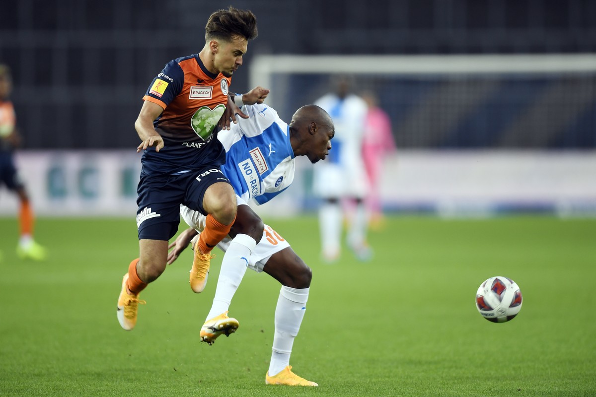 Der Grasshopper Nuno Pina links, gegen den Wiler Bledian Krasniqi, rechts, im Fussball Meisterschaftsspiel der Challenge League zwischen dem Grasshopper Club und dem FC Wil im Stadion Letzigrund in Zu ...