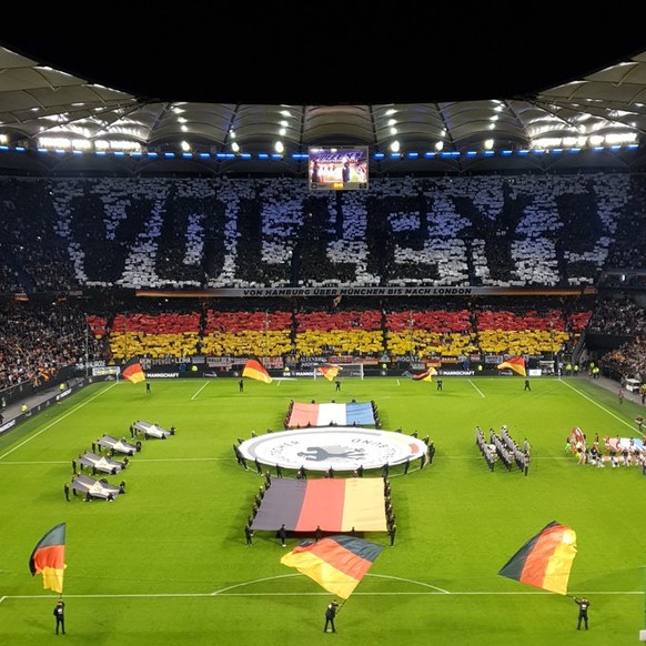 «Volley!»: Die Choreo der DFB-Fans sorgte für Rätselraten.