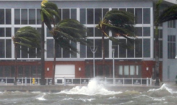 epa06196079 The rough waters where the Miami River meets Biscayne Bay shows the full effects of Hurricane Irma strike in Miami, Florida, USA, 10 September 2017. Many areas are under mandatory evacuati ...