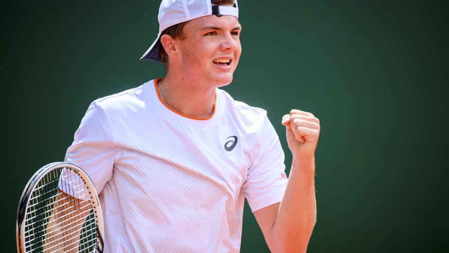 epa09211877 Dominic Stephan Stricker of Switzerland celebrates winning a point to Marton Fucsovics of Hungaria during their round of 16 (1/8 final) men&#039;s match, at the ATP 250 Geneva Open tournam ...