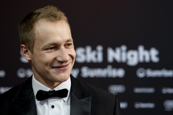 Skirennfahrer Marco Odermatt posiert auf dem roten Teppich an der Swiss-Ski Night am Freitag, 9. Mai 2025 in der Halle 622 in Zuerich. (KEYSTONE/Til Buergy)