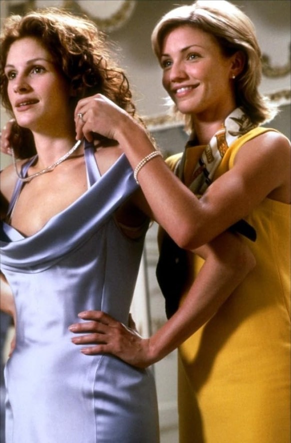 Cameron Diaz and Julia Roberts in Die Hochzeit meines besten Freundes (1997)