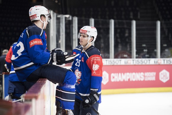 Zurich&#039;s Mike Kuenzle, left, and Roger Karrer reacts during the Champions Hockey League match between Switzerland&#039;s ZSC Lions and Czech Republic&#039;s HC Bili Tygri Liberec in Zurich, Switz ...