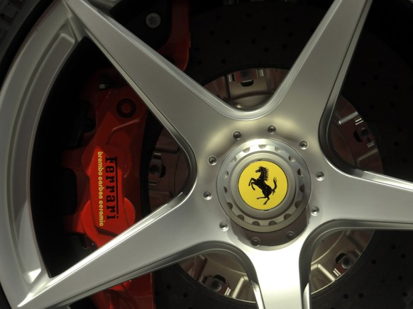 Der Sportwagenbauer Ferrari hat im Schlussquartal des Coronajahres 2020 kräftig Gas gegeben und damit einen Teil des Rückstands durch die Pandemie wieder aufgeholt. (Archivbild)
