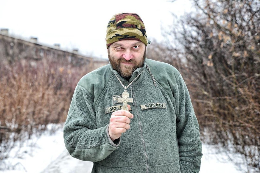 Er bringt Gottes Wort - und manchmal auch «Mickey Maus Blut»: Sascha, der Frontprediger im Donbass.