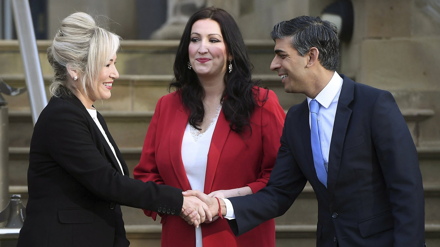 Britain&#039;s Prime Minister Rishi Sunak, right, shakes hands with with Northern Ireland&#039;s First Minister Michelle O&#039;Neill, with Chris Heaton-Harris The Secretary of State for Northern Irel ...