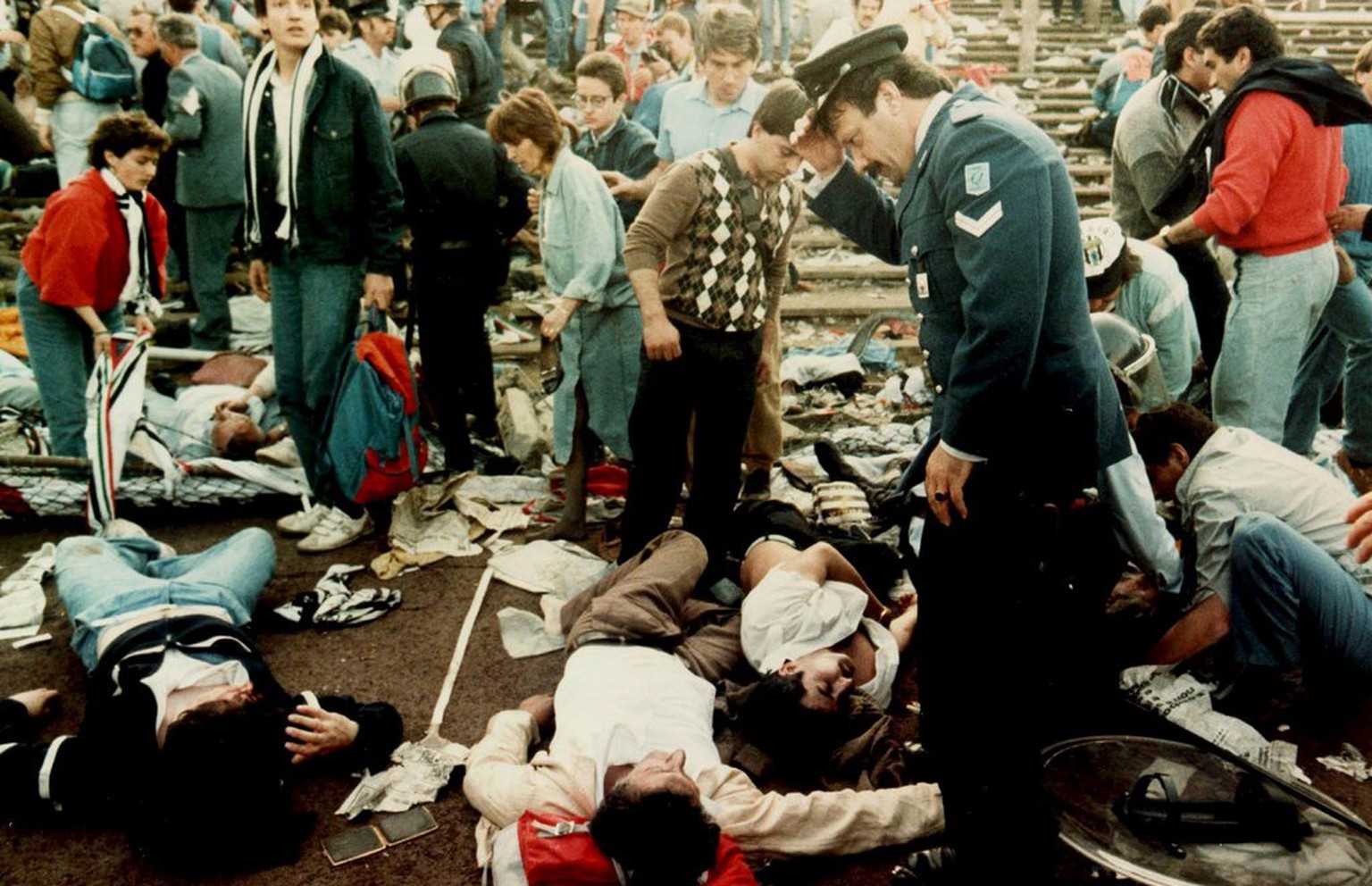 Bei der Tragödie im Heysel-Stadion werden 39 Fussballfans zu Tode getrampelt