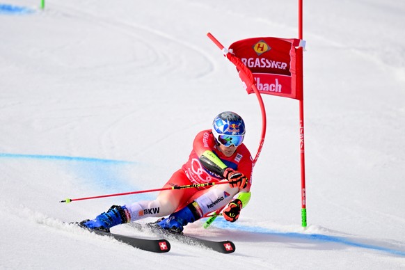 epa11223444 Marco Odermatt from Switzerland in action during the 1st run of the Men&#039;s Giant Slalom race at the FIS Alpine Skiing World Cup finals in Saalbach Hinterglemm, Austria, 16 March 2024.  ...