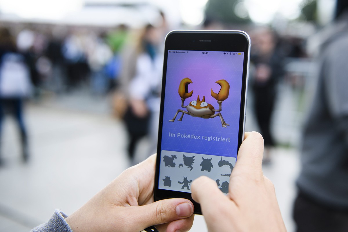 epa05427020 A woman plays Pokemon Go at the Gurten music open air festival in Bern, Switzerland, 15 July 2016. The game, that uses the GPS to locate the smartphone's location, has gained a huge p ...
