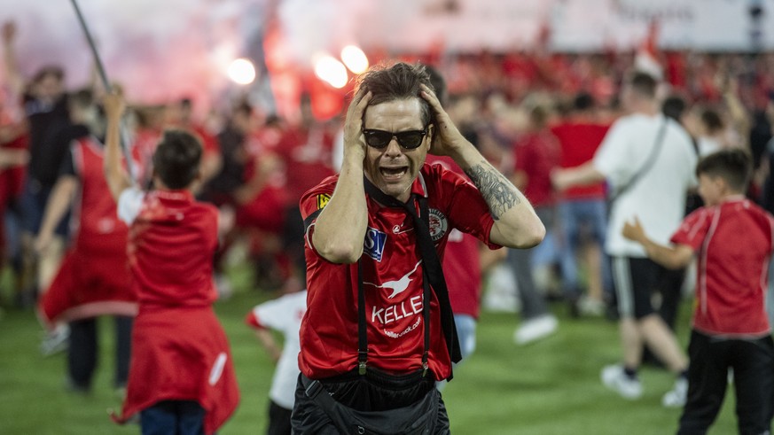 Die Fans von Winterthur feiern den Aufstieg in die Super League nach dem Challenge League Meisterschaftsspiel zwischen dem SC Kriens und dem FC Winterthur vom Samstag, 21. Mai 2022 in Kriens. (KEYSTON ...