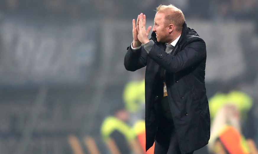 epa07151846 Zuerich&#039;s head coach Ludovic Magnin gives advise during the UEFA Europa League Group A soccer match between Bayer Leverkusen and FC Zuerich in Leverkusen, Germany, 08 November 2018. E ...