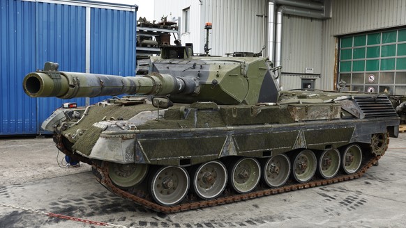 epa10701768 A Leopard 1 A5 battle tank is seen at FFG Flensburger Fahrzeugbau Gesellschaft during a visit of NATO Secretary General and German Defence Minister in Flensburg, Germany, 20 June 2023. FFG ...