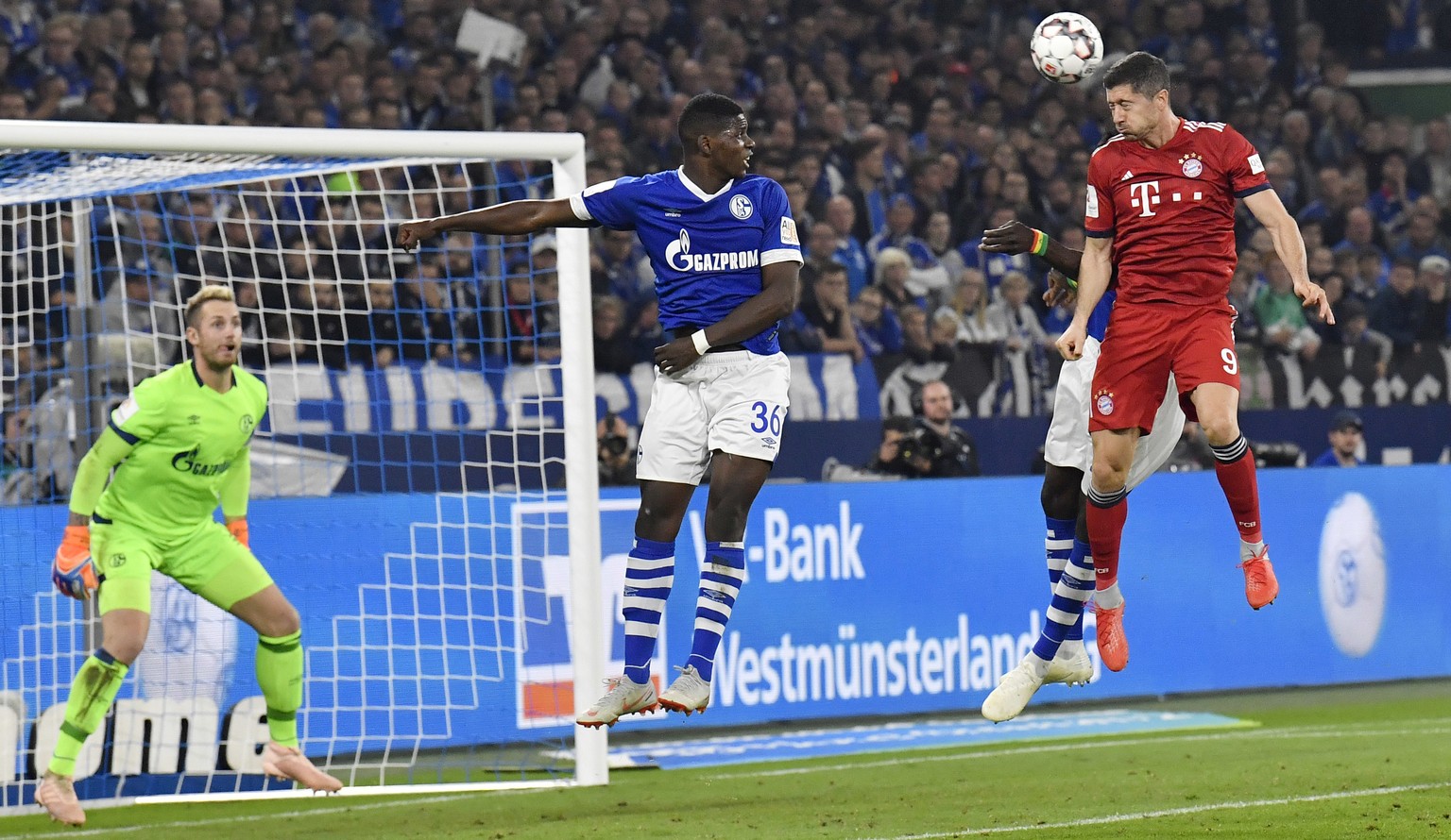 Bayern&#039;s Robert Lewandowski, right, heads the ball to Schalke goalkeeper Ralf Faehrmann, left, during the German Bundesliga soccer match between FC Schalke 04 and Bayern Munich in Gelsenkirchen,  ...