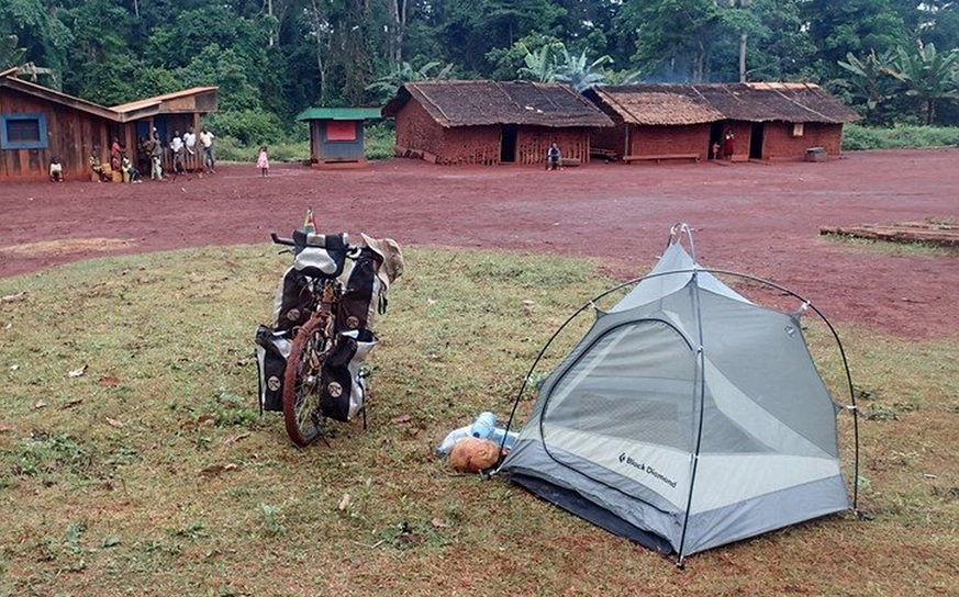 Ron schlief in Afrika meist im Zelt. Nie lehnte jemand ab, dass er bei ihnen auf dem Besitz schlafen durfte.