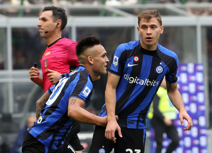 epa10246947 Inter Milan���s Nicolo Barella (R) jubilates with his teammate Lautaro Martinez after scoring the 2-0 goal during the Italian serie A soccer match between FC Internazionale Milano and US S ...