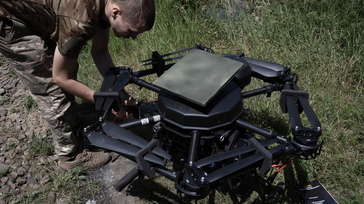 epa13068811 A Ukrainian drone operator installs a Starlink communications system on a 'Vampiro' attack drone that is due to carry out a mission at an undisclosed location near the frontline  ...