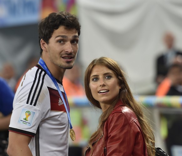 Germany&#039;s Mats Hummels stands with his partner Cathy Fischer after the World Cup final soccer match between Germany and Argentina at the Maracana Stadium in Rio de Janeiro, Brazil, Sunday, July 1 ...