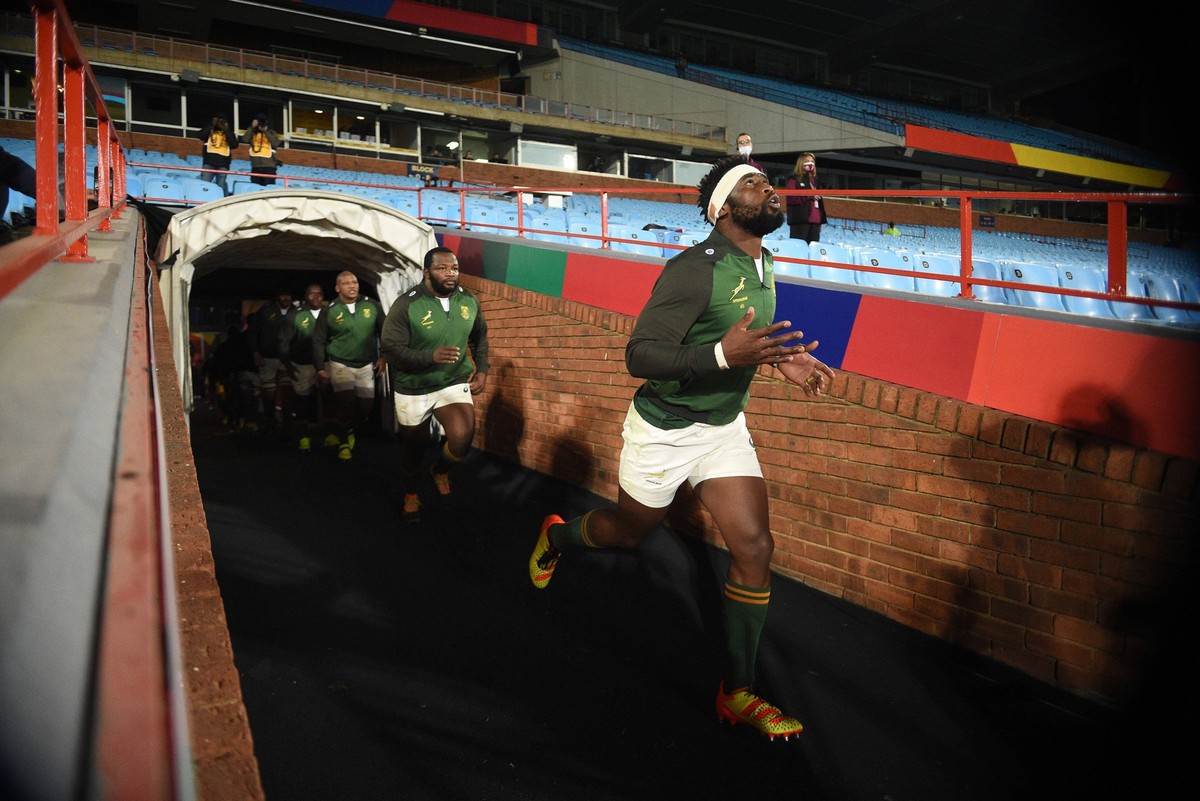 Mandatory Credit: Photo by David Gibson/Fotosport/Shutterstock 12193712g Siya Kolisi - South Africa captain looks to the sky with hands out as he leads his side out for the Springboks first internatio ...