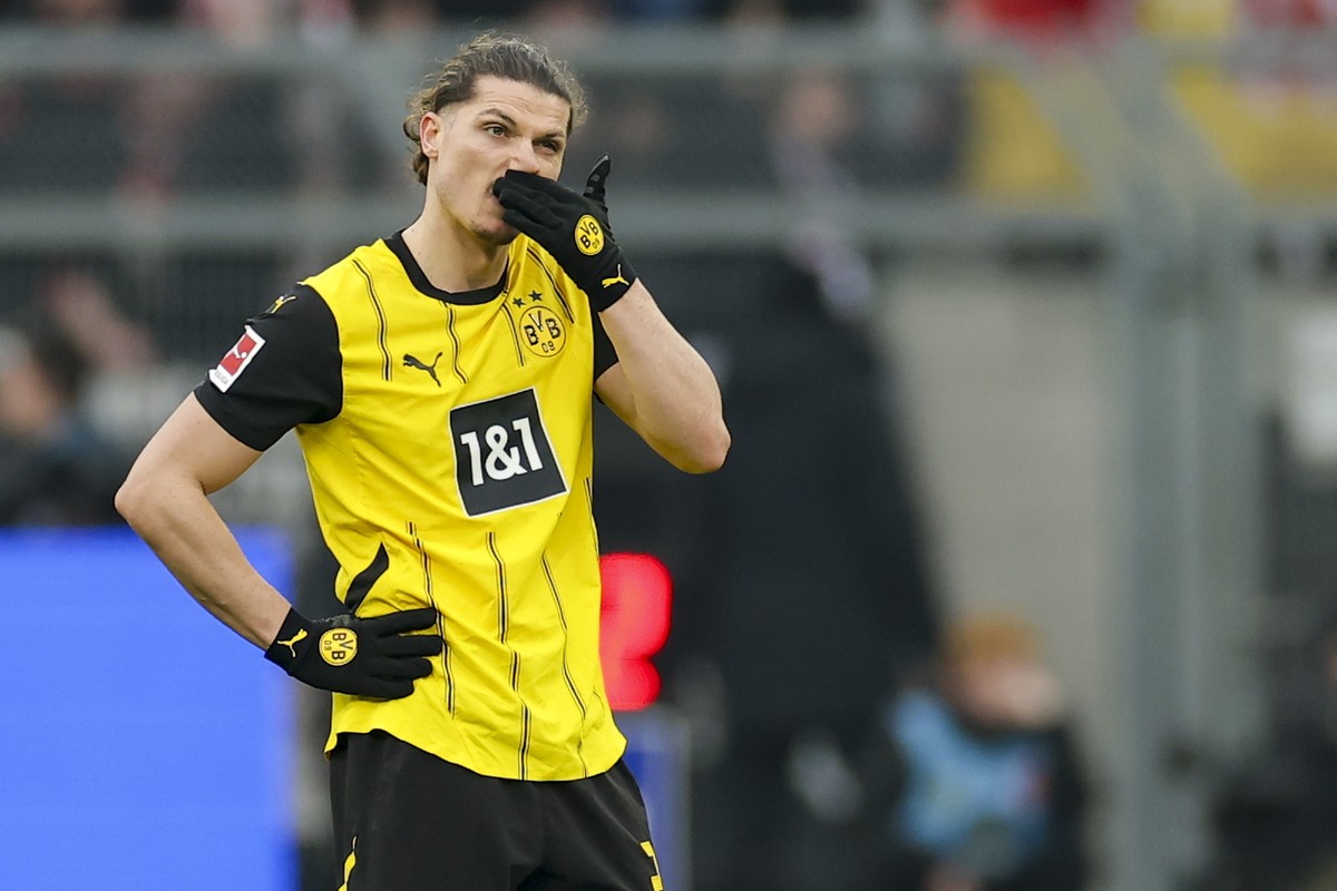 epa11882879 Marcel Sabitzer of Dortmund reacts during the German Bundesliga soccer match between Borussia Dortmund and VfB Stuttgart in Dortmund, Germany, 08 February 2025. EPA/CHRISTOPHER NEUNDORF CO ...
