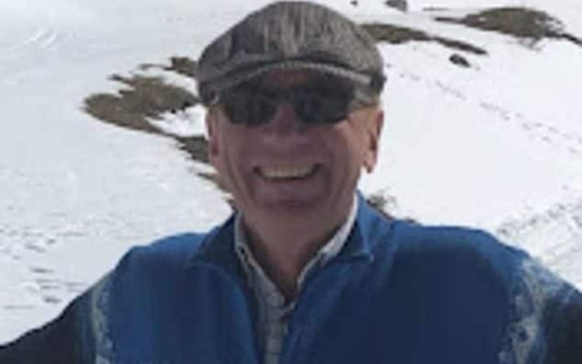 L'un des Britanniques, Edward Courage, aurait sauvé la vie des jeunes frères Teddy et Guy Hutchings d'un crash d'hélicoptère dans les Alpes en les poussant hors de l'appareil en dé ...