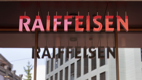 ARCHIVBILD ZUM KOEPFEROLLEN BEI RAIFFEISEN, AM DIENSTAG, 22. JANUAR 2019 ---- Logo of the Raiffeisen bank at its headquarters in St. Gallen, Switzerland, on June 5, 2018. (KEYSTONE/Gaetan Bally)

Lo ...