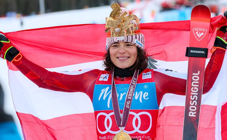 epa12664519 Winner Julia Scheib of Austria celebrates in the finish area after the Women's Giant Slalom race at the FIS Alpine Skiing World Cup in Kronplatz, Italy, 20 January 2026. EPA/ANDREA SO ...
