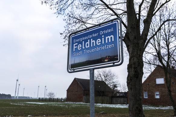 Ein Ortsschild vom Energieautarken Ortsteil Feldheim der Stadt Treuenbrietzen.