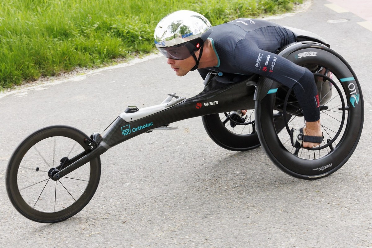 Marcel Hug of Switzerland drives on his way to winning of the men's wheelchair category, during the 17th Geneva Marathon, in Geneva, Switzerland, Sunday, May 7, 2023. (KEYSTONE/Salvatore Di Nolfi ...