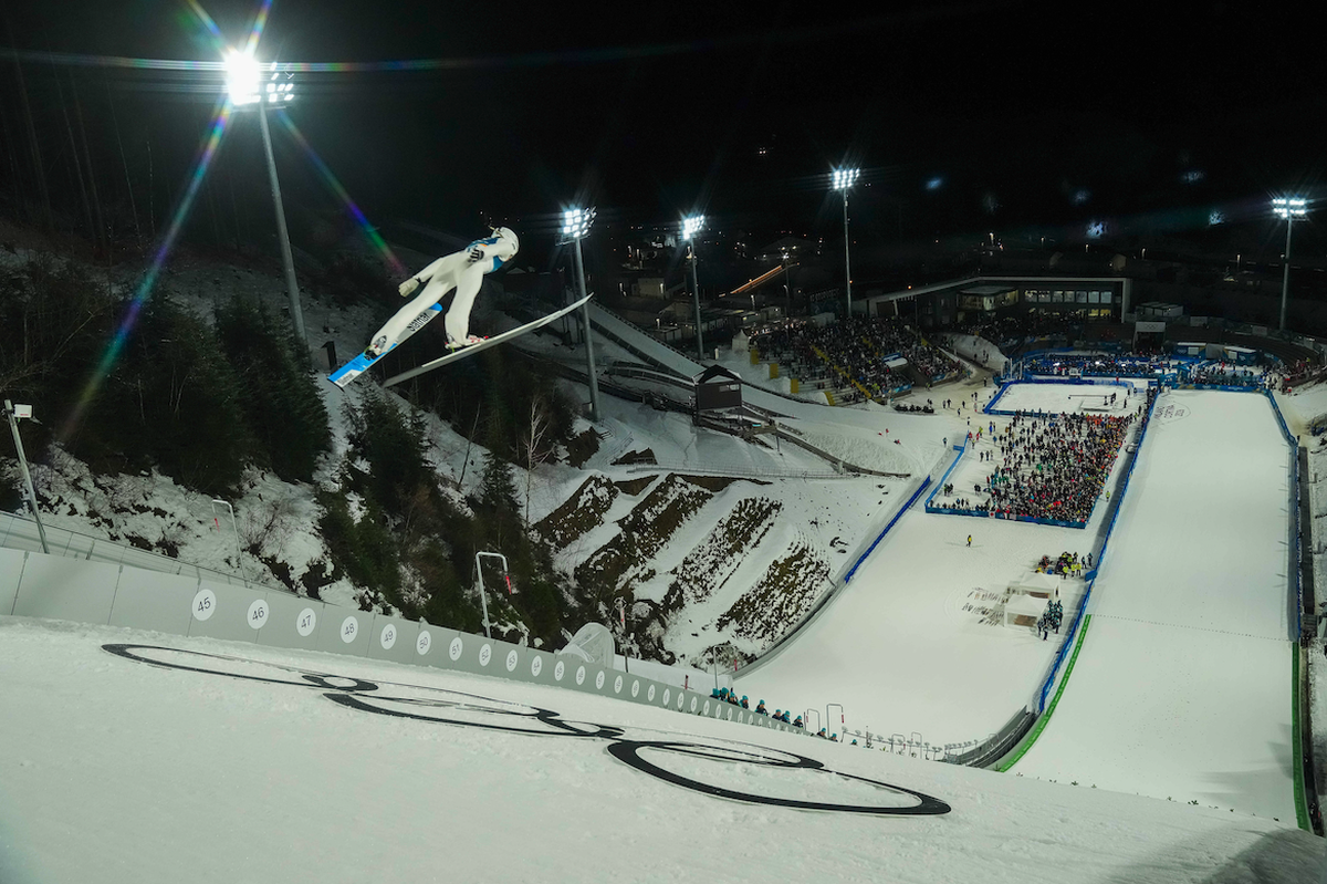 Les sauteurs à ski ont aussi de quoi craindre la neige artificielle.
