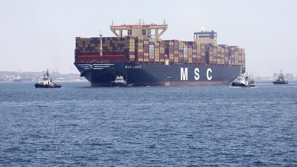 epa10674510 The largest container ship in the world, the MSC Loreto is helped by tugboats to dock at the APM container terminal in the port of Algeciras (Cadiz), Spain, 05 June 2023. The new MSC Loret ...