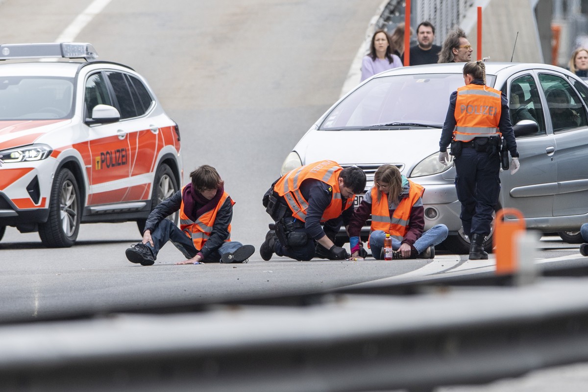 Des activistes du climat de Renovate Switzerland avaient temporairement bloqué la route menant au tunnel du Gothard le 7 avril dernier.