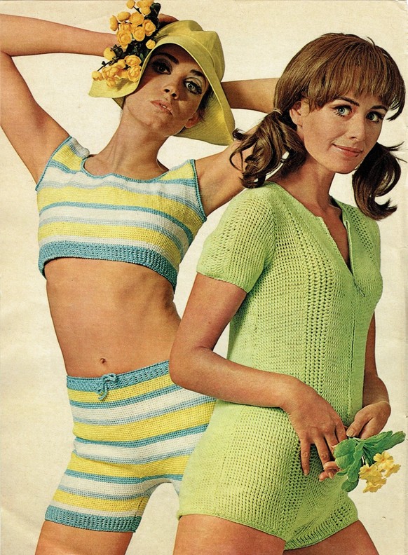 60s &amp; 70s Als Häkeln und Stricken plötzlich sexy wurden. 

https://blog.vintagepatternsdazespast.com/free-vintage-crochet-knitting-dress-romper-shell-patterns/