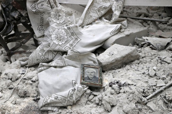 Auch aus Al-Bab werden immer wieder Fassbomben-Abwürfe gemeldet&nbsp;– zuletzt im März.