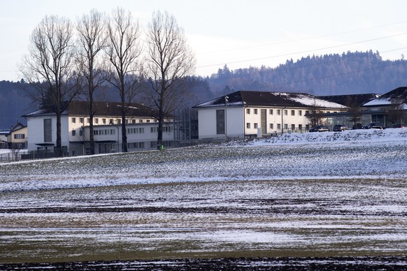 Das Frauengefaengnis Hindelbank, am Sonntag, 29. Januar 2017, in Hindelbank. Am Dienstag ist eine inhaftierte Frau aus der Haftanstalt geflohen. Sie ist weiterhin fluechtig. Die Bevoelkerung sei nicht ...